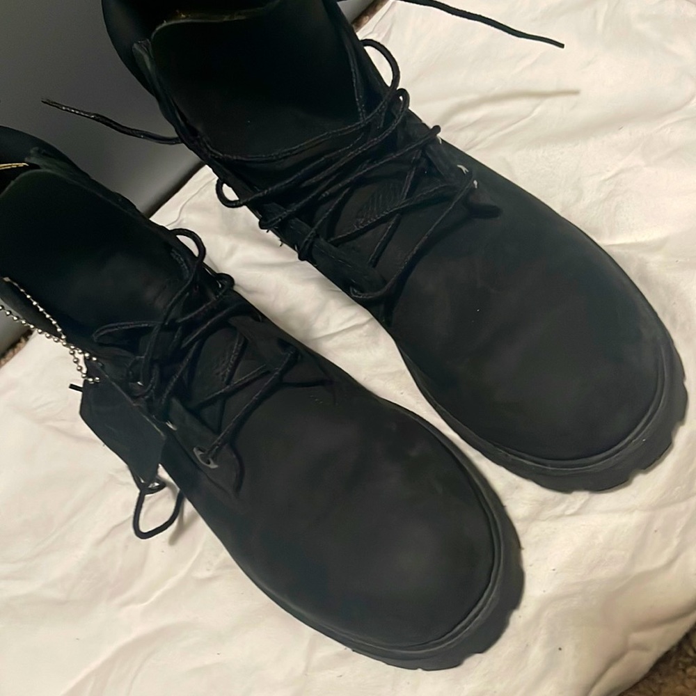 Black Timberlands 🥾
